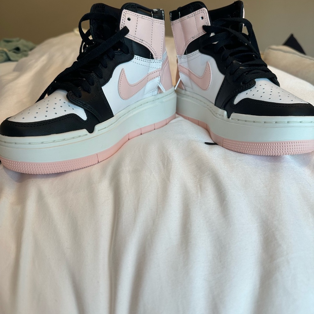 Women’s Air Jordan 1 Elevate High black, white & pink 6.5